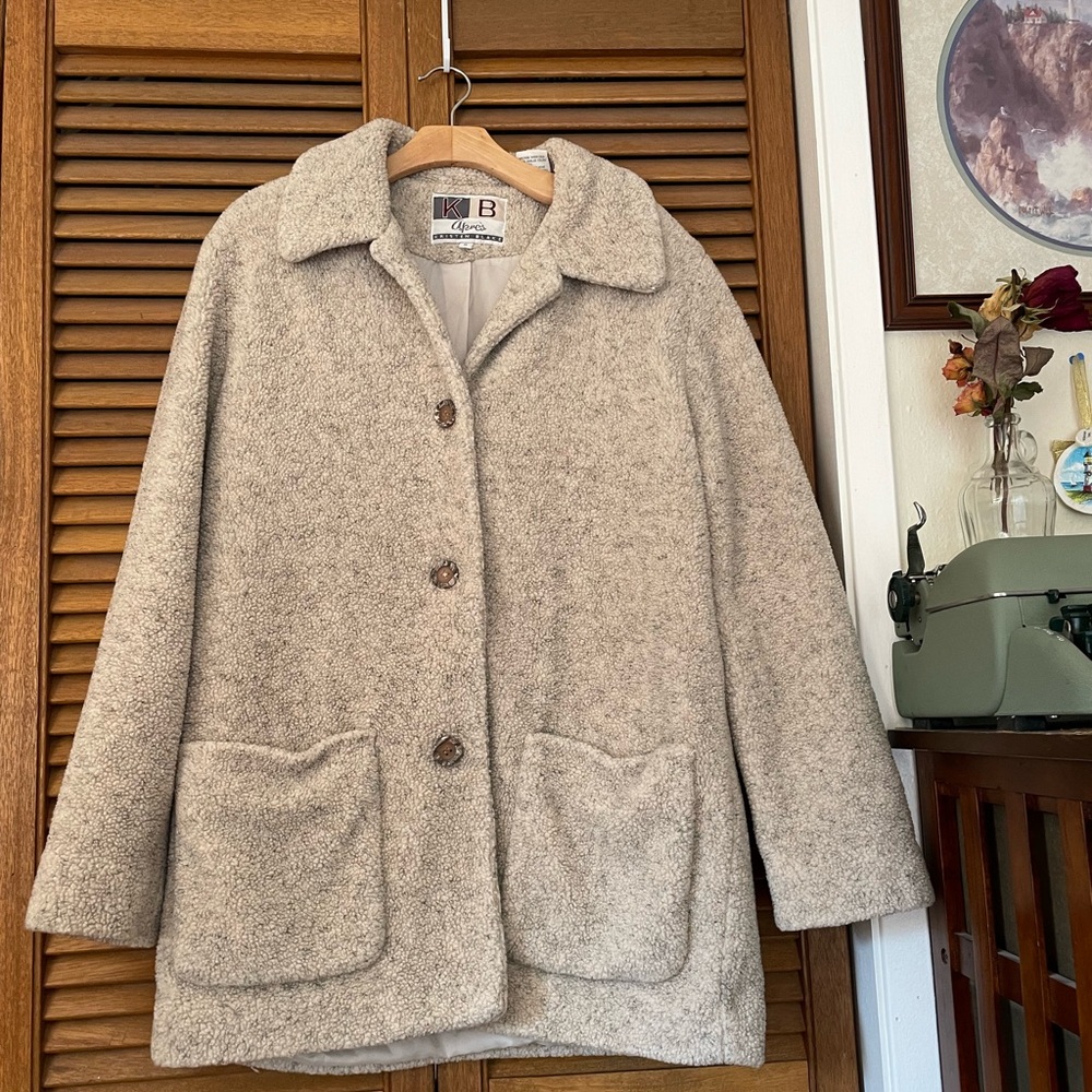 ✨ K.B. Après Vintage Cream/Gray Sherpa Coat ✨
